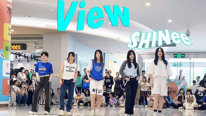 【SHINee】Buổi trình diễn đường phố đầu tiên trên toàn quốc View Mùa hè màu xanh hồ sẽ mãi tiếp diễn |