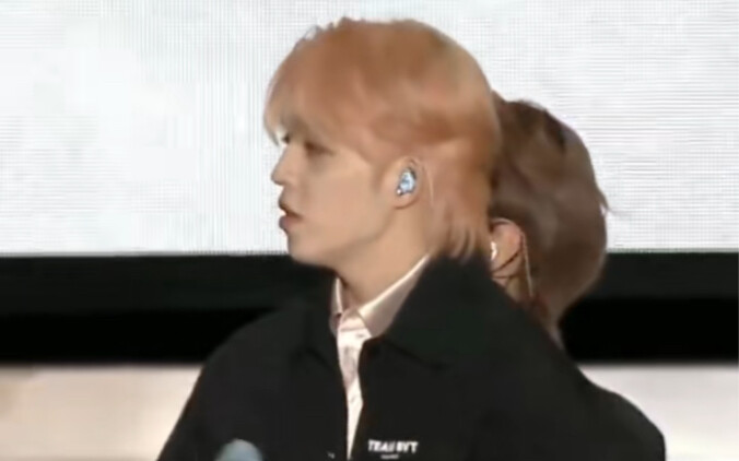 [Xiu Che] The player in the right seat knows how to adjust their posture!