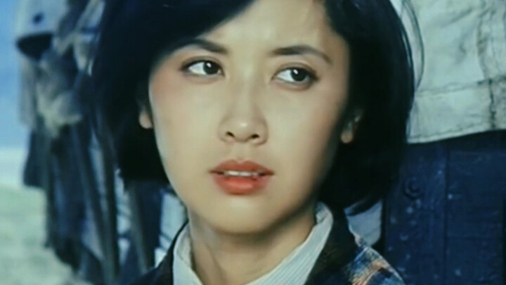 As expected, true beauties aren’t afraid of any hairstyle. To match her on-screen look, she chopped 