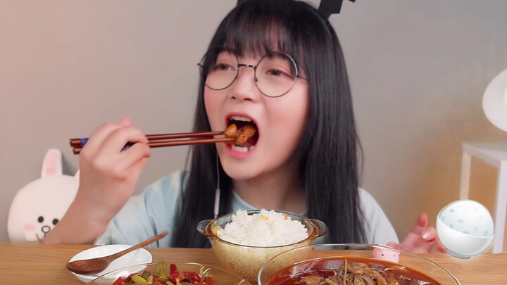 Viên Khuyên Khuyên - Lòng già với cơm! Mềm thơm thấm vị càng dai càng thơm ngon quá trời~ Nấu cùng tiết, lòng xào khô, nước sốt kèm và hấp bột