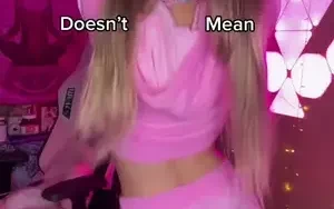 ไม่ได้หวังจะเป็นที่รัก แต่ก็อยากจะเป็นที่พึ่ง ไม่ได้หวังให้เธอคิดถึง แต่ถ้าได้นิดนึงก็โอเค