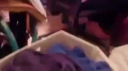 แม่จ๋า ทำไมแม่ยังใช้แผ่นรองเม้าส์อันนี้อยู่ล่ะ? หนูเปลี่ยนมันให้แม่ใหม่ดีกว่า