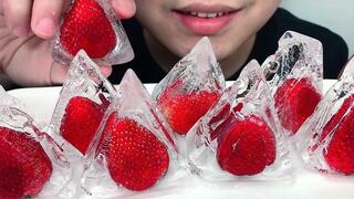 Different sounds while eating frozen strawberry pyramids
