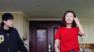 Mengajari ibu saya yang berusia 53 tahun menari Hip-hop untuk pertama kalinya