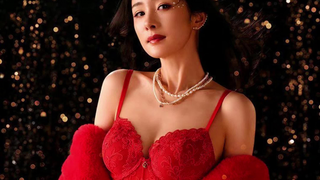 Ảnh chụp năm mới Dương Mịch x Victoria's Secret, cư dân mạng: Thật quê mùa quá!