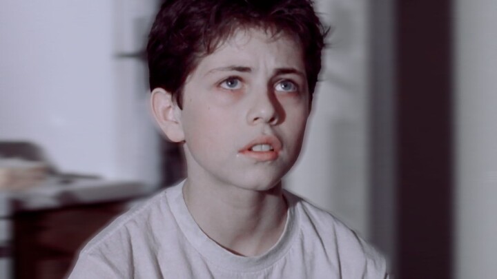 เด็กชายที่ถูกบีบบังคับให้ขายร่างกาย ได้รับการช่วยชีวิตจากชายวัยกลางคนหลังแม่ของเขาเสียชีวิต… 【เจ็ตสก