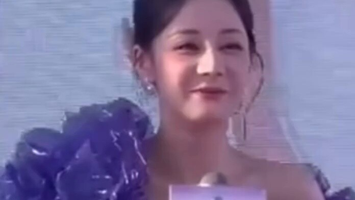 Dilireba: At this moment I really want to be sad but I can’t