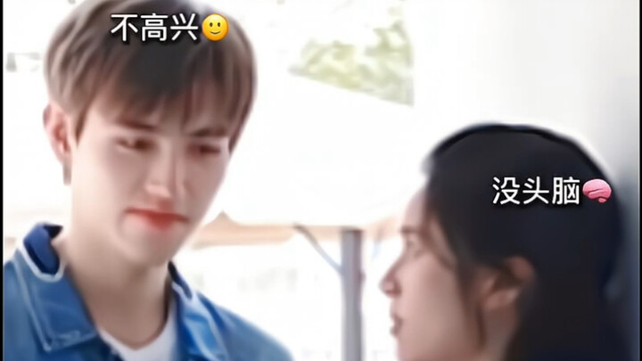 “Kamu biarin aku masuk nggak!” Li Xun yang baru jadi pengantin dan tidak bisa masuk ke rumahnya 😂 wa