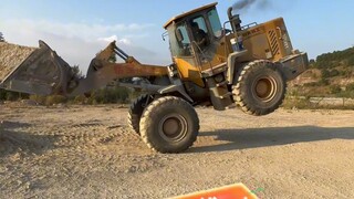 A forklift driver earning 8,000 yuan a month—top-notch skills!