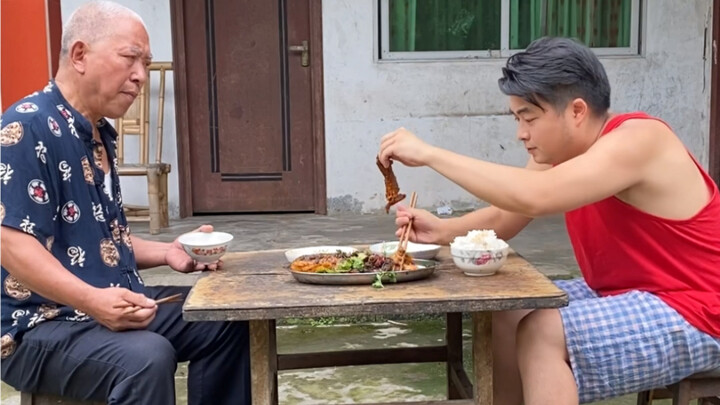 Bác trai nhiệt tình quá