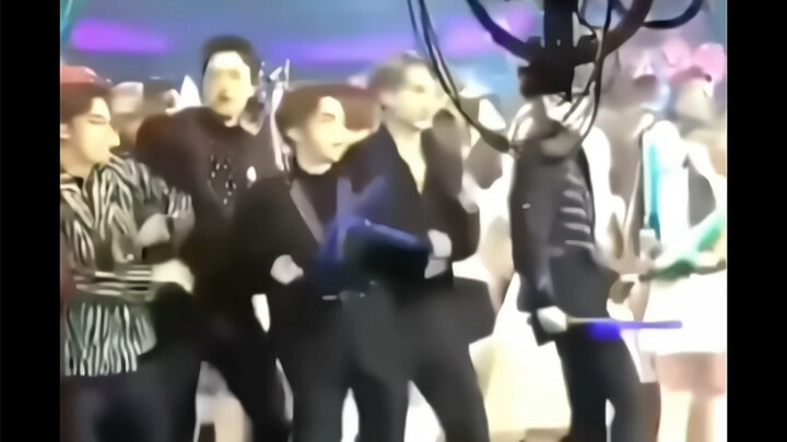 EXO—กลัวไอดอลหญิงจะมาชอบตัวเอง (ไอรี่: พฤติกรรมของไอดอลอย่าโยงไปถึงแฟนคลับ)