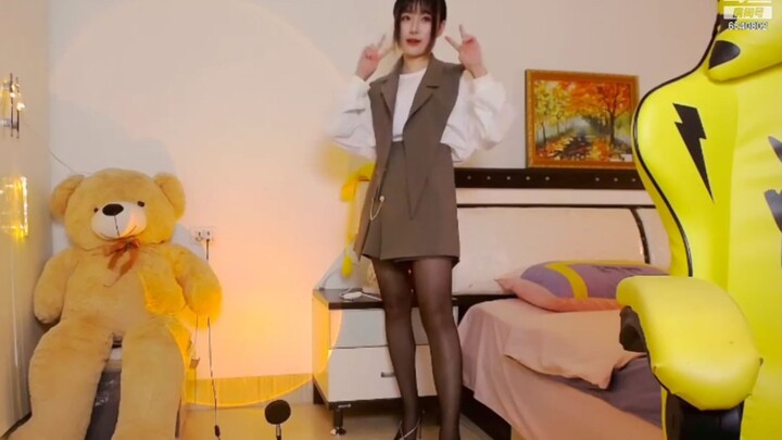 ติงเป่าลุกขึ้นมาโชว์หุ่นสุดเฟิร์ม