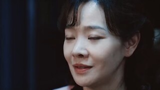 How sweet can life be when you are married to someone who has eyes for you~ This is the ceiling of d