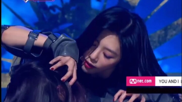 [Daftar] Gerakan tari dengan nuansa oranye dalam grup vokal perempuan (Bagian ke-3)