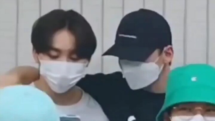 【لۈي كوان/98】ماذا في ملامسة زوجتي جسديًا؟