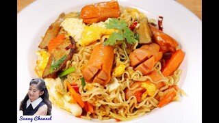 ผัดมาม่าไส้กรอก : Instant Ramen Noodles Stir Fry l Sunny Channel