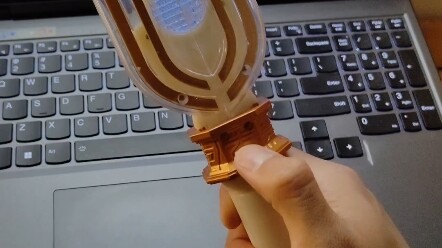 Put the campus card into the Ultraman transformation device.