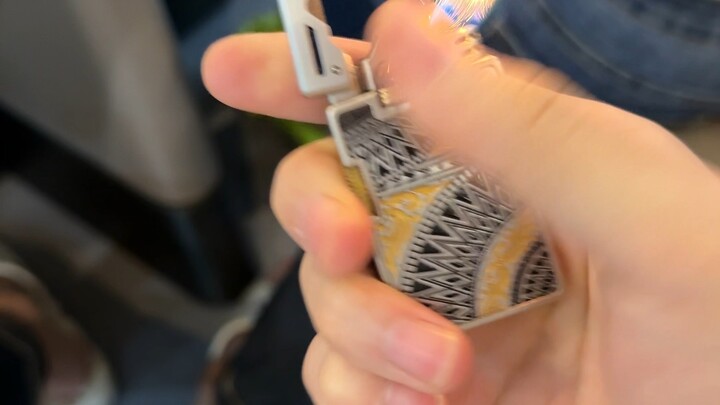 Waaah～My girlfriend said it's because my hands are small.