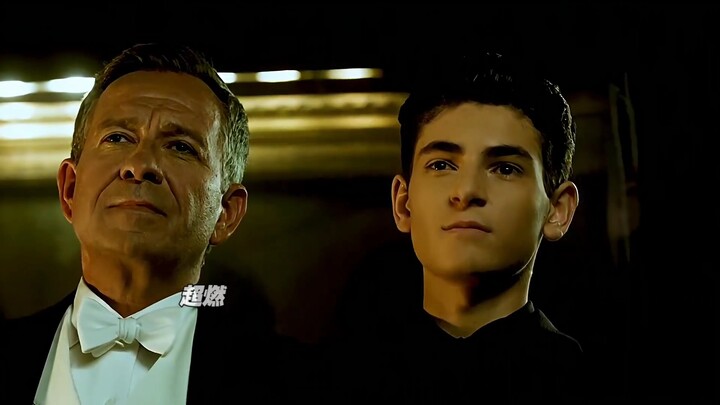 Di Gotham, orang kaya terbagi menjadi dua kategori: satu disebut Bruce, dan yang lainnya disebut ora