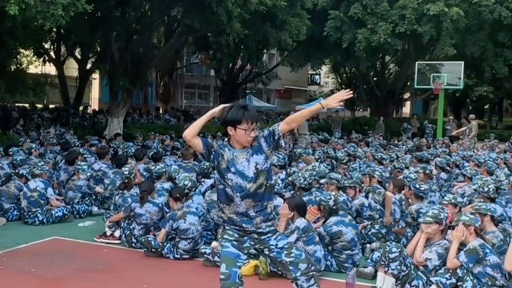 التدريب العسكري المنفرد لن يزيد الراقص المنفرد إلا وحدةً وحيدةً.