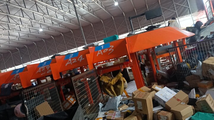 Mọi người ra ngoài tìm việc nhất định phải nghe lời khuyên, chú ý đừng để bị lừa nhé (ΩДΩ)