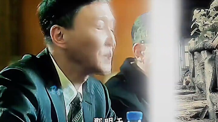 Only that leader in a military uniform knows just how heavy those three bullets on Qi Tongwei’s body