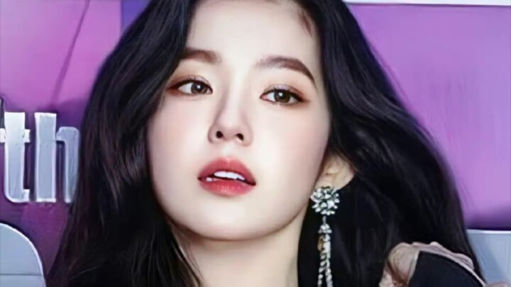 “Di dunia K-pop, kalau ngomong soal wajah dewa, semua orang otomatis mikirin Bae Joo-hyun.” Lima ido