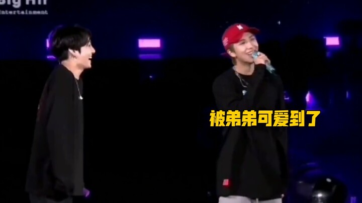 Nanjun was just about to speak, but Guoguo’s cuteness left him momentarily speechless.