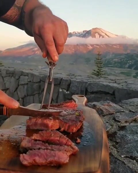 Kumpulan hidangan barbeku super empuk: menikmati sepotong daging bakar yang segar dan lembut di teng