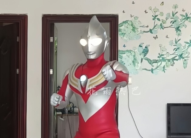 一开始就用红色形态作战不就行了吗！自制迪迦强力型皮套来啦