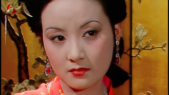 Chị Phượng chỉ dịu dàng nhất với cô em Đái Ngọc.