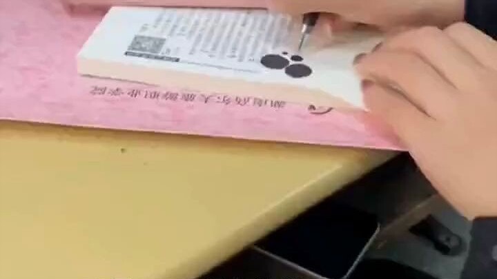 In order to avoid handing in her phone, a girl drew a camera on paper and put it in the phone case t
