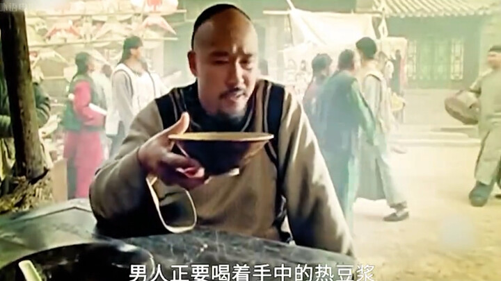 Ông chú đang ăn bên lề đường, nào ngờ nhìn thấy chiếc bát trên tay....