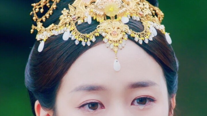 บางคนดูเหมือนนางฟ้าสีดำชั่วร้ายแต่จริงๆ แล้วพวกเขาเติบโตมาเป็นเจ้าหญิงน้อยผู้แบกรับความรับผิดชอบในกา