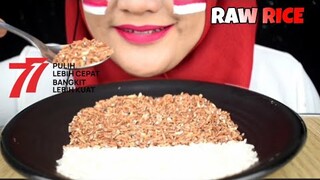 ASMR RAW RICE EATING || RAW RICE|| DIRGAHAYU INDONESIA KE 77 || MAKAAN BERAS MENTAH