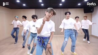 BTS แนะนำเพลง Dynamite เวอร์ชันห้องซ้อมอย่างเป็นทางการของวง BTS ให้ทั่วโลกได้รู้จัก