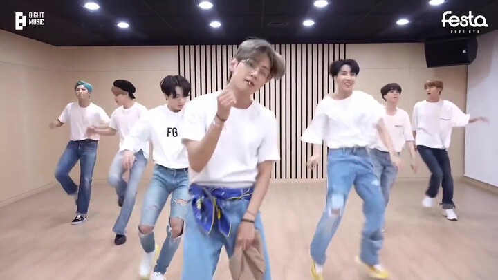 BTS แนะนำเพลง Dynamite เวอร์ชันห้องซ้อมอย่างเป็นทางการของวง BTS ให้ทั่วโลกได้รู้จัก