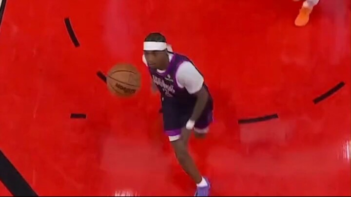 McDaniels BOUNCES the ball to himself for the SLAM 🥶