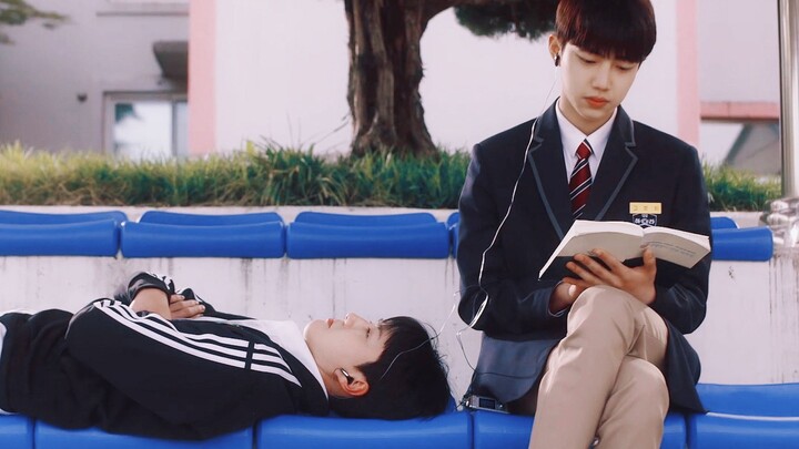 Help, I’m dying of laughter! “Are you two dating?” “It’s a secret.” It’s not like three people can’t