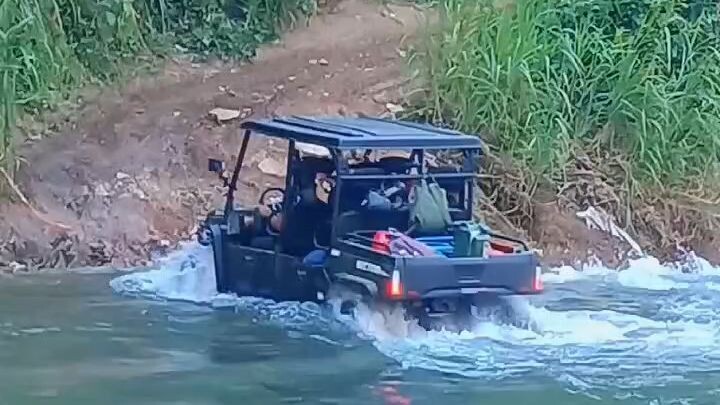 Hisun Atv. showing its power. River Crossing!Approved !!
