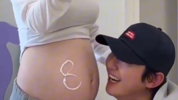 Một cặp vợ chồng Hàn Quốc quay video ghi lại hành trình mang thai đã gây sốt ở nước ngoài, hiện đã đ