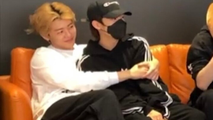 [Najun] A livestream destined to go down in Bracelet Country’s history—I really respect her... so go