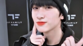 "Kan sudah sepakat hadiahnya ciuman?"