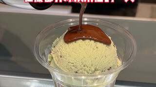 A Day Running an Ice Cream Shop in Chengdu