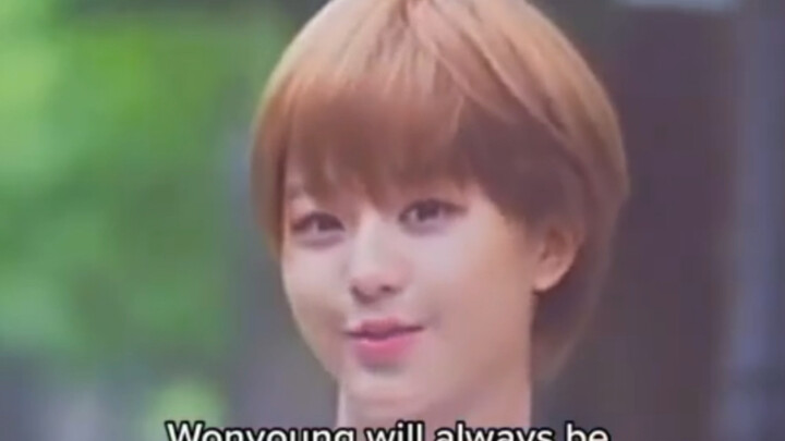 Short-haired Jang Won-young and long-haired Chaewon…