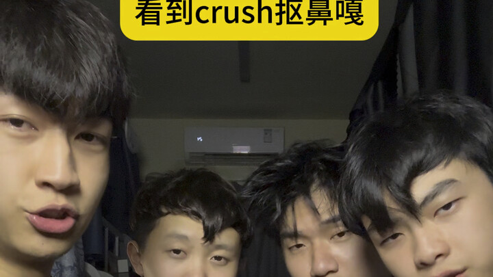 Phản ứng của các chàng trai với ảnh đại diện khác nhau khi thấy crush ngoáy mũi