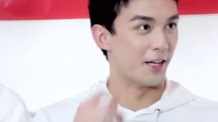 Ultimate Hilarity: Wu Lei Imitates the Great Khan—No Wonder He’s the Favorite Son! Hahaha!
