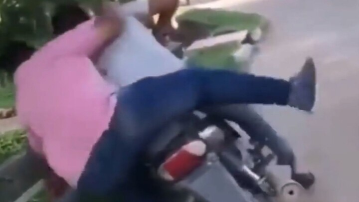 นี่แหละคือพี่น้องที่ช่วยกันผ่านพ้นอันตราย!