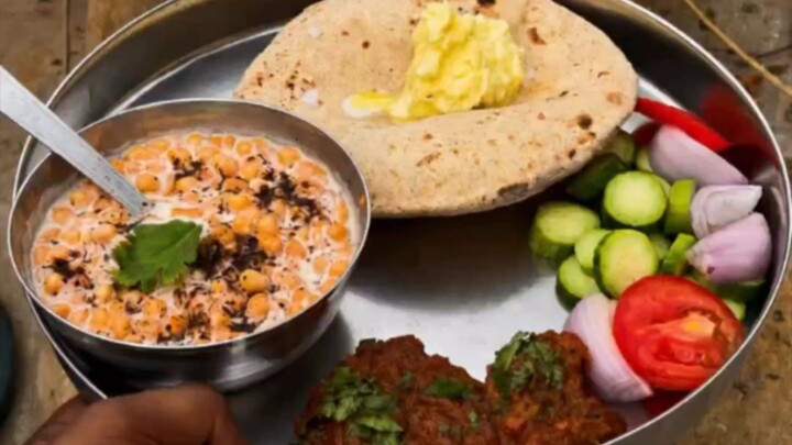 सिलबट्टे की चटनी और चूल्हे की रोटी🤤🌾