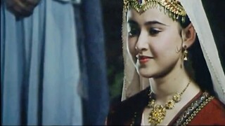 Klip Dua Belas Muqam dari film klasik "Amani Shahan", di mana seorang pejabat Dinasti Ming mengimpro